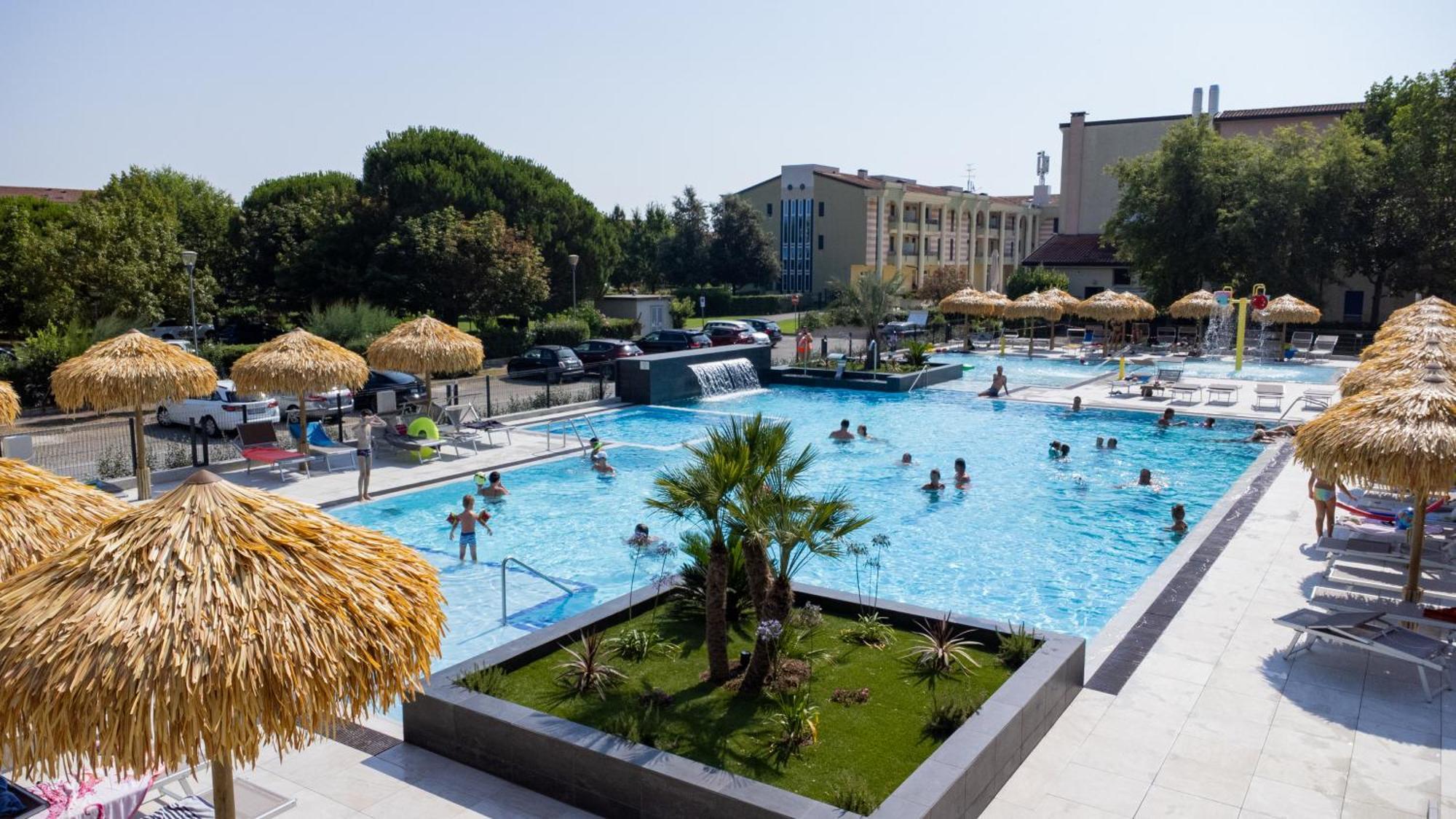 Altanea Residences Con Piscina Caorle Exterior foto
